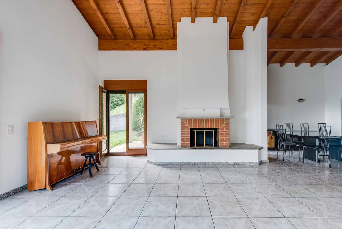 SPLENDIDE VILLA DE 6,5 PIÈCES AVEC GRAND JARDIN À BIOGGIO - Photo 6 sur 12