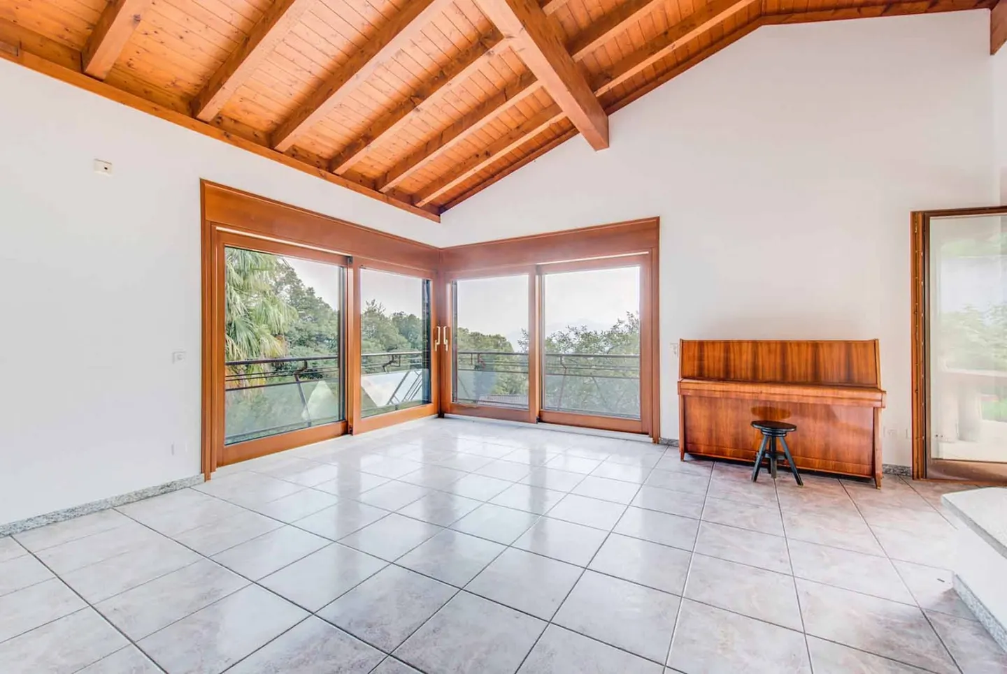 SPLENDIDE VILLA DE 6,5 PIÈCES AVEC GRAND JARDIN À BIOGGIO - Photo 7 sur 12
