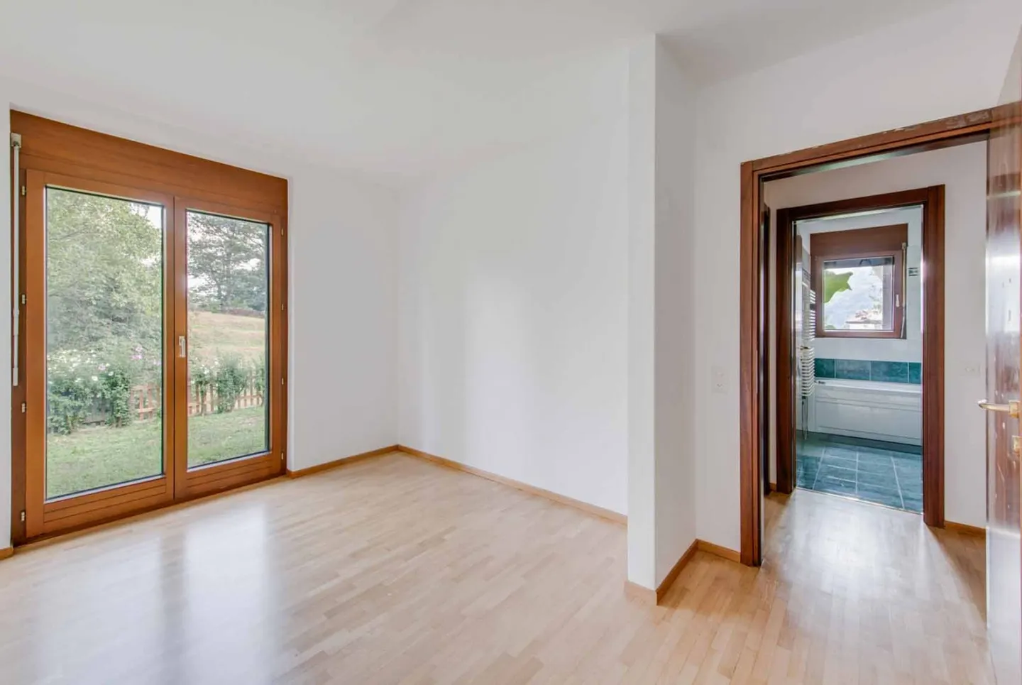 SPLENDIDE VILLA DE 6,5 PIÈCES AVEC GRAND JARDIN À BIOGGIO - Photo 8 sur 12
