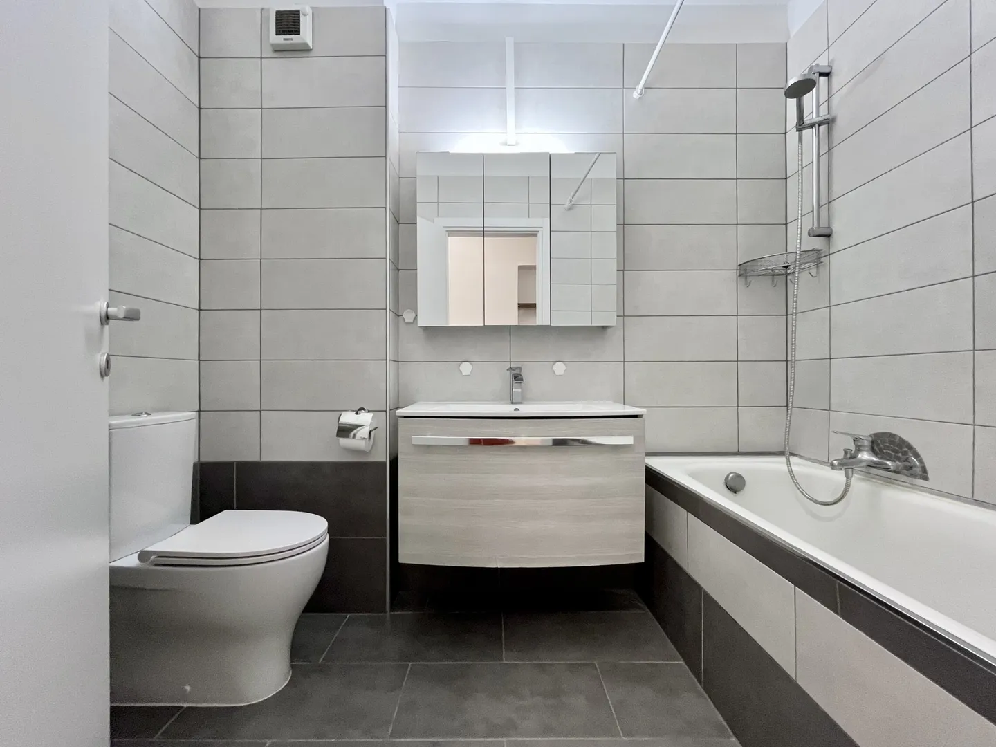 1.5 LOC. RÉNOVÉ IDÉAL COMME INVESTISSEMENT À COLDRERIO - Photo 5 sur 13