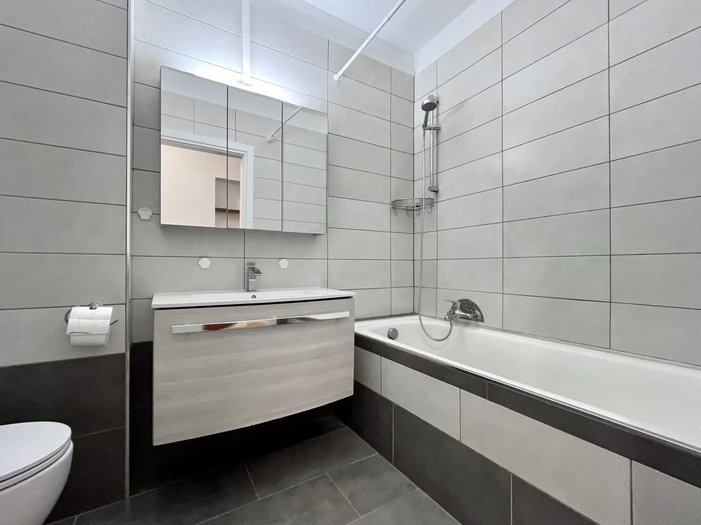 1.5 LOC. RÉNOVÉ IDÉAL COMME INVESTISSEMENT À COLDRERIO - Photo 9 sur 13