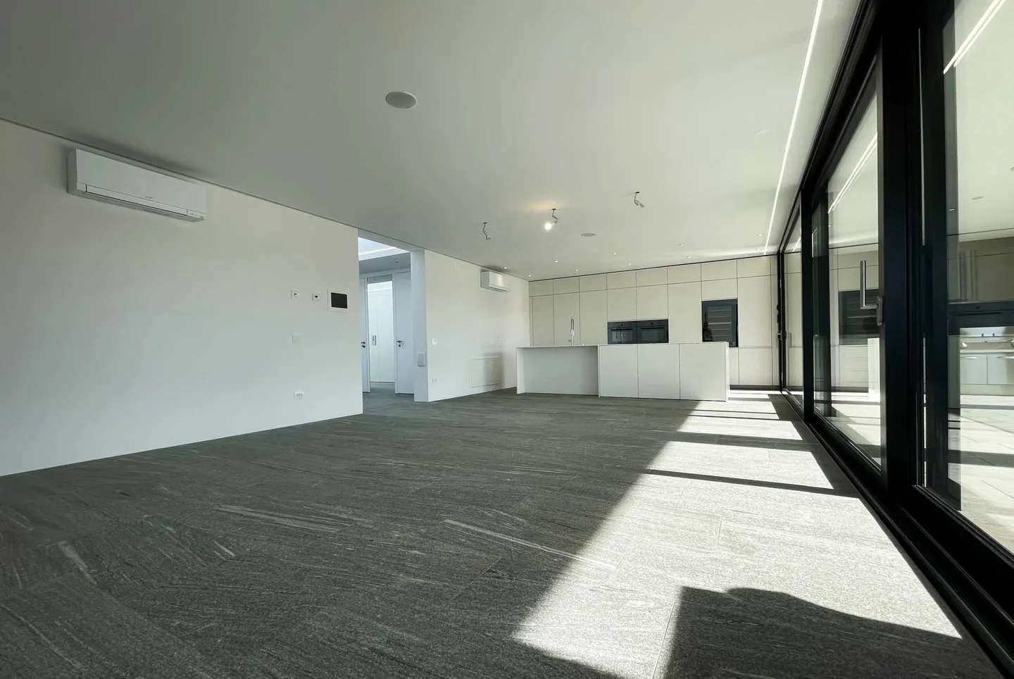 ATTICO MODERNE ET SPACIEUX 4.5 AVEC ÉNORME TERRASSE À LUGANO - Photo 3 sur 10