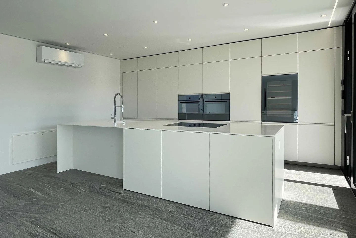 ATTICO MODERNE ET SPACIEUX 4.5 AVEC ÉNORME TERRASSE À LUGANO - Photo 4 sur 10