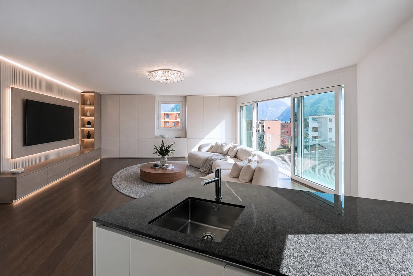 SPACIOUS AND BRIGHT 4.5 ROOMS WITH ROOF TOP LAKE VIEW IN MELIDE - Photo 1 of 10