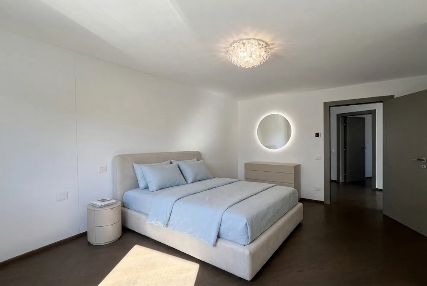 SPACIOUS AND BRIGHT 4.5 ROOMS WITH ROOF TOP LAKE VIEW IN MELIDE - Photo 7 of 10