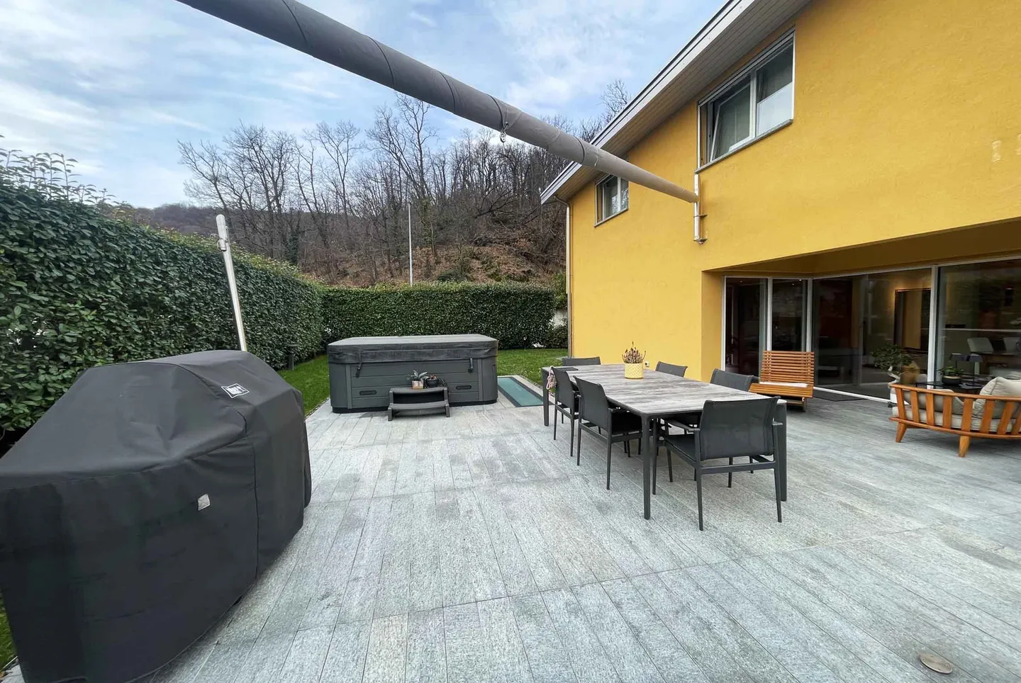 PRÄCHTIGE VILLA MIT 6 ZIMMERN UND HOCHWERTIGEN AUSFÜHRUNGEN IN CAPRIASCA - Foto 3 von 9