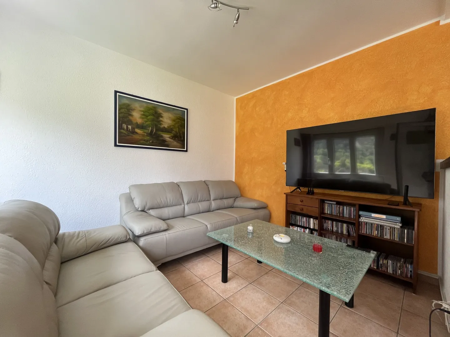 GERÄUMIGES ATTIKAWOHNUNG 4.5 ZIMMER + STUDIO MIT OFFENEM BLICK IN LUMINO - Foto 4 von 9