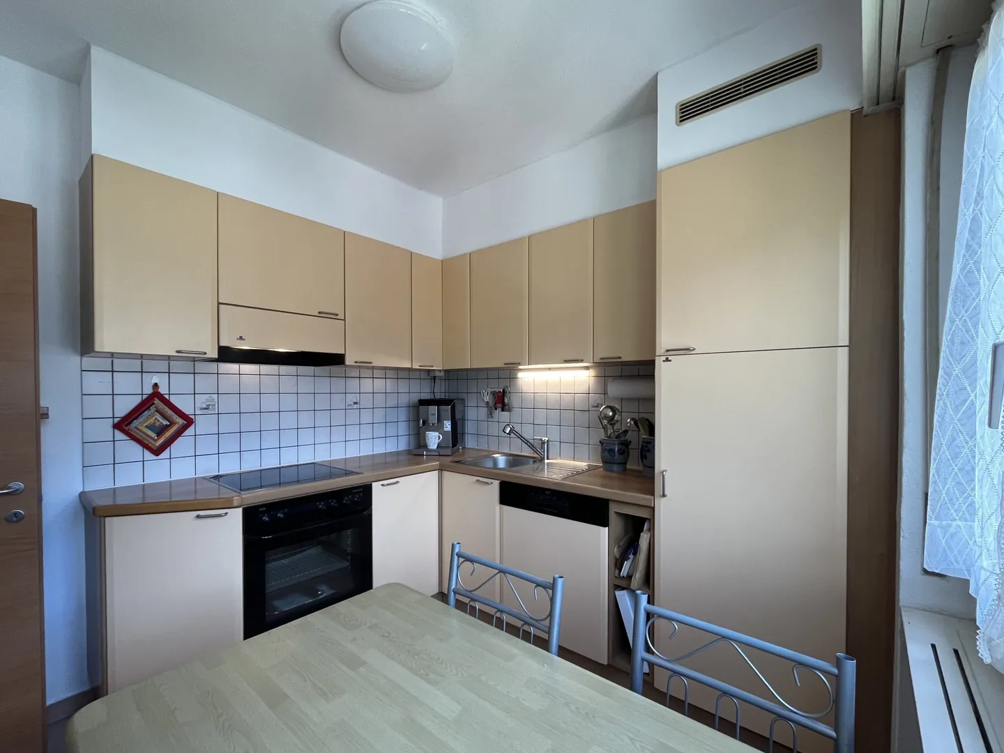 GERÄUMIGES ATTIKAWOHNUNG 4.5 ZIMMER + STUDIO MIT OFFENEM BLICK IN LUMINO - Foto 6 von 9