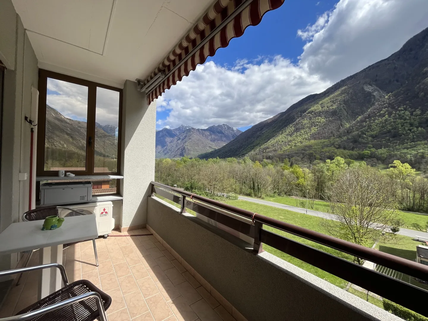 PENTHOUSE 4.5 ROOMS + STUDIO AND VIEW IN THE GREEN AT LUMINO - Photo 3 of 10