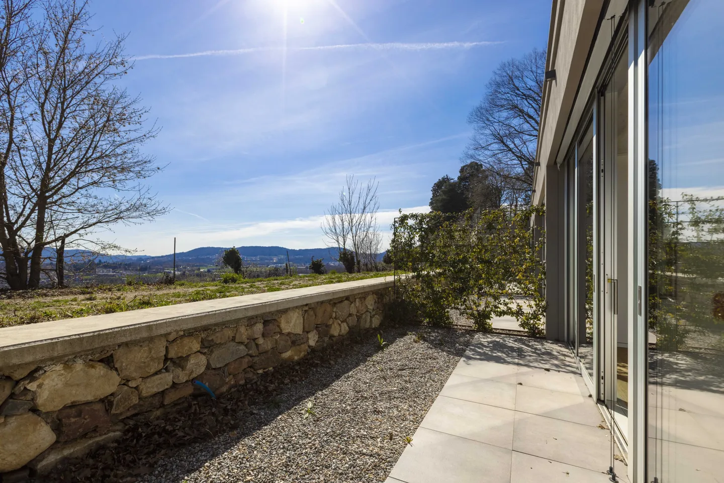 NEUES DUPLEX 4.5 MIT TERRASSEN UND PANORAMABLICK IN MENDRISIO - Foto 6 von 11