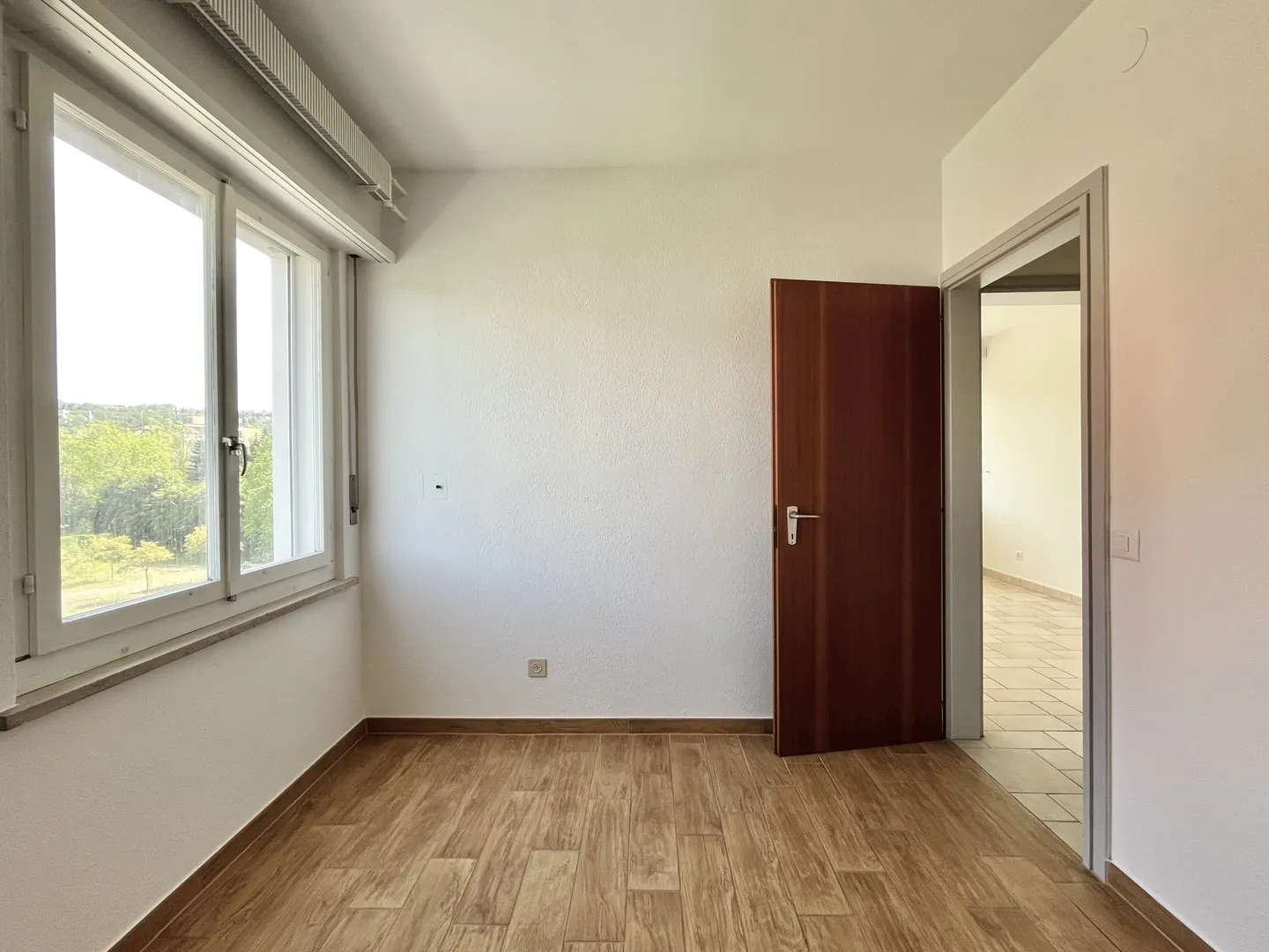 3.5 ROOMS WITH TERRACE AND GARAGE IN AGNO - Photo 7 of 9