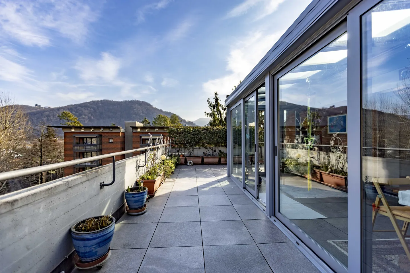 AMPIO ATTICO 3.5 LOCALI CON STUPENDA TERRAZZA AD AGNO - Foto 3 di 9