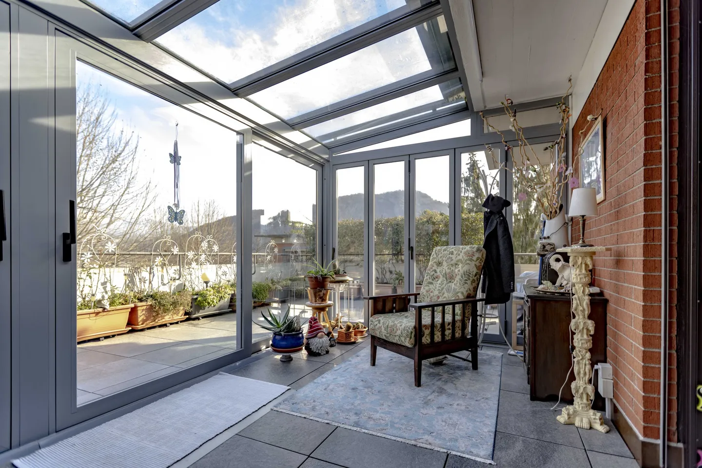 AMPIO ATTICO 3.5 LOCALI CON STUPENDA TERRAZZA AD AGNO - Foto 2 di 9