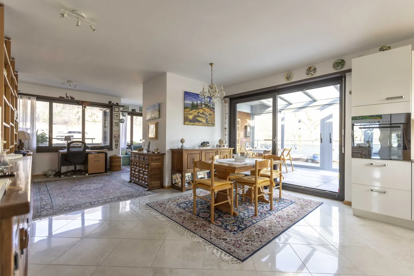 AMPIO ATTICO 3.5 LOCALI CON STUPENDA TERRAZZA AD AGNO - Foto 4 di 9