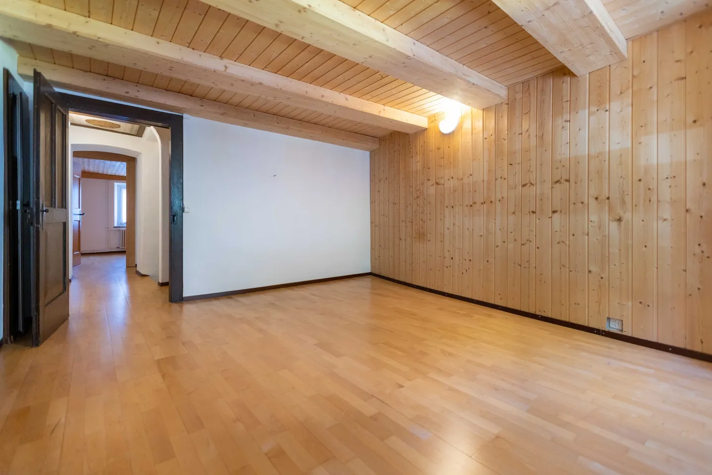 GROßES RENOVIERTES HAUS MIT 7 ZIMMERN IN ARANNO - Foto 7 von 9