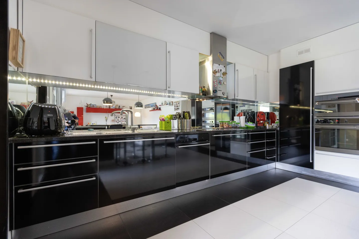 SPACIOUS 4.5 IN A STRATEGIC RESIDENTIAL AREA IN BELLINZONA - Photo 5 of 11