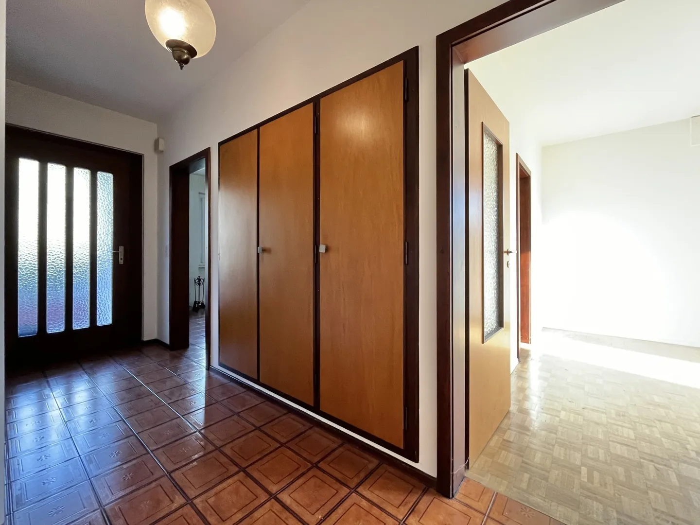 ELEGANTE VILLA BIFAMILIARE 6.5 LOCALI CON GIARDINO A BALERNA - Foto 5 di 8