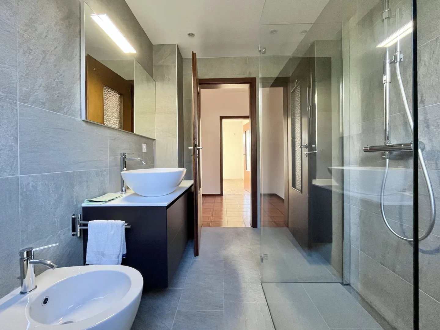 VILLA SPACIEUSE 6.5 PIÈCES AVEC GRAND JARDIN À BALERNA - Photo 9 sur 10