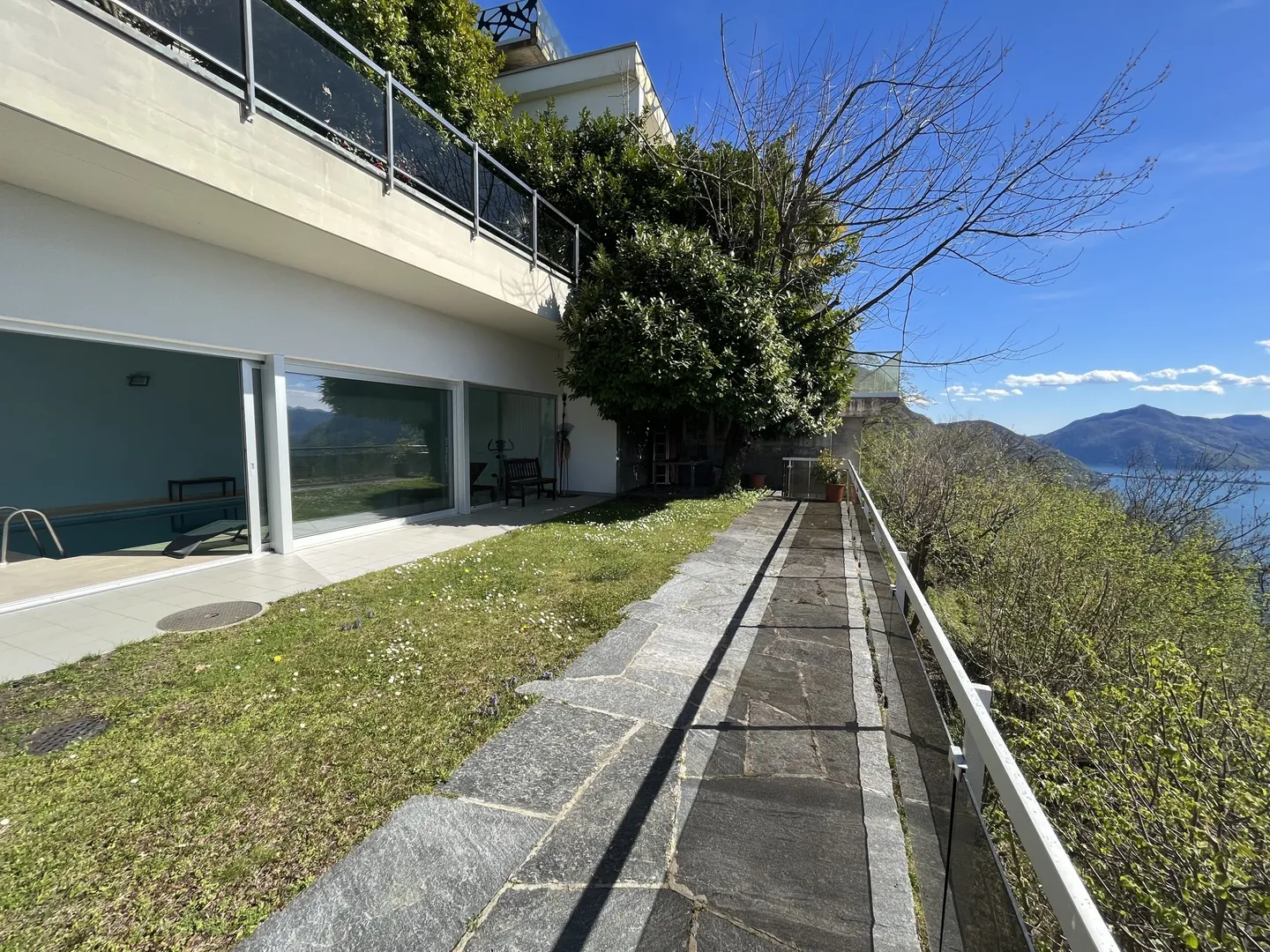 AFFITTASI 2.5 ARREDATO VISTA LAGO CON PISCINA AD ALDESAGO - Photo 9 sur 11