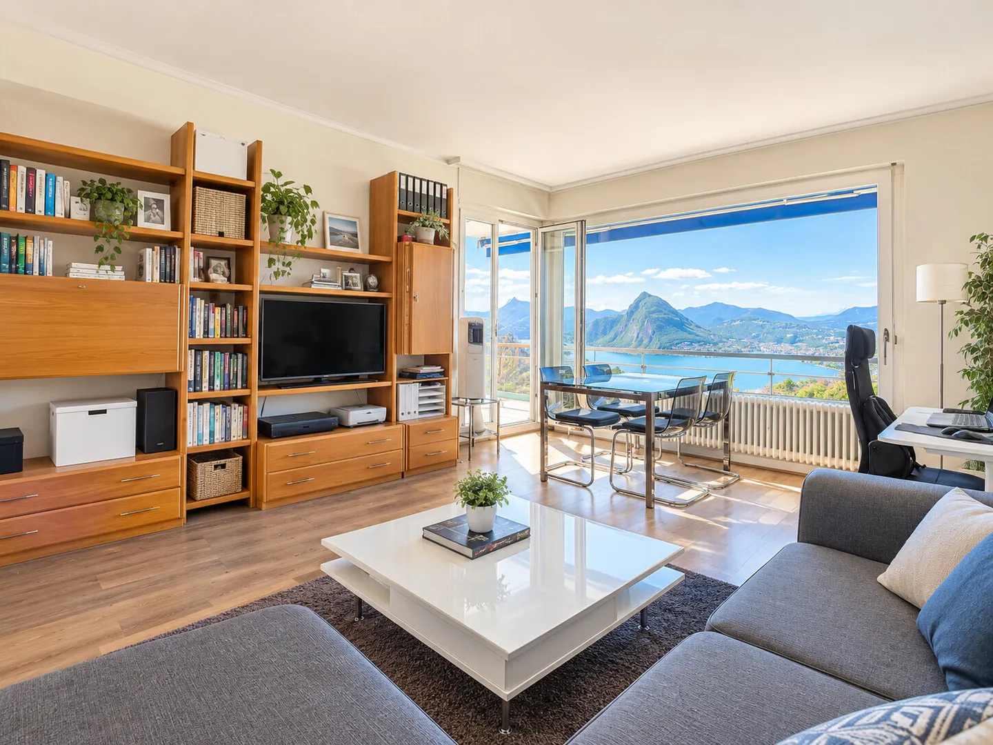 Appartamento vista lago con piscina - Foto 3 di 10