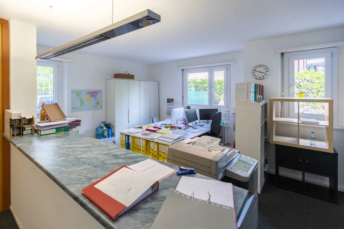5 LOC. COMMERCIALI CON PROGETTO PER 2 APPARTAMENTI A LUGANO - Foto 3 di 9