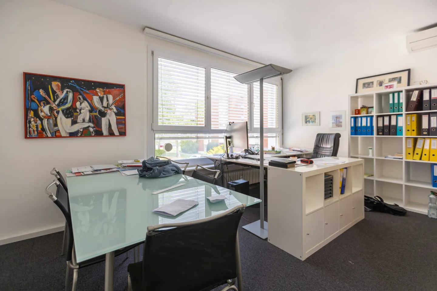 5 LOC. COMMERCIALI CON PROGETTO PER 2 APPARTAMENTI A LUGANO - Foto 2 di 9