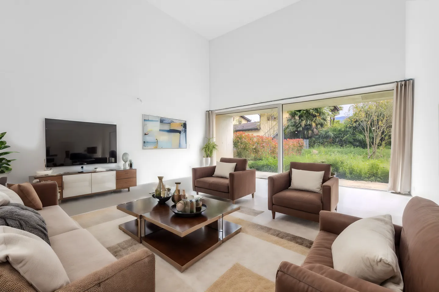 END VILLA 5.5 WITH LARGE PRIVATE GARDEN IN LOCARNESE - Photo 2 of 9