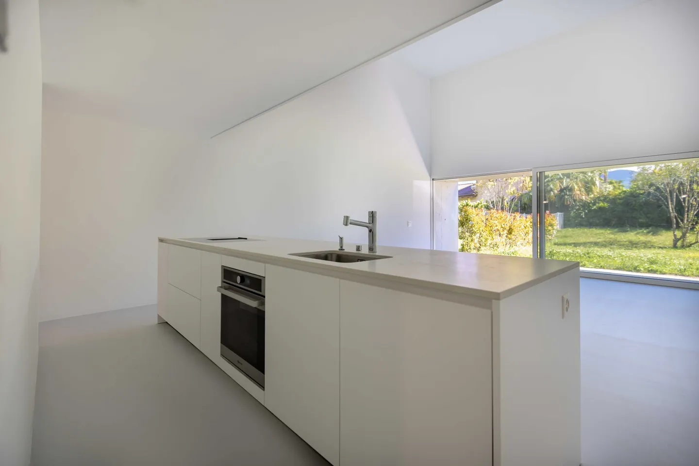 END VILLA 5.5 WITH LARGE PRIVATE GARDEN IN LOCARNESE - Photo 3 of 9
