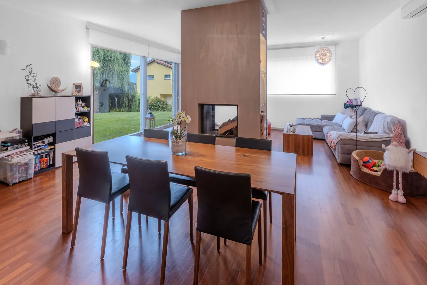 PRACHTIGE UND GERÄUMIGE VILLA 5.5 MIT GARTEN UND SCHWIMMBAD IN MANNO - Foto 4 von 12