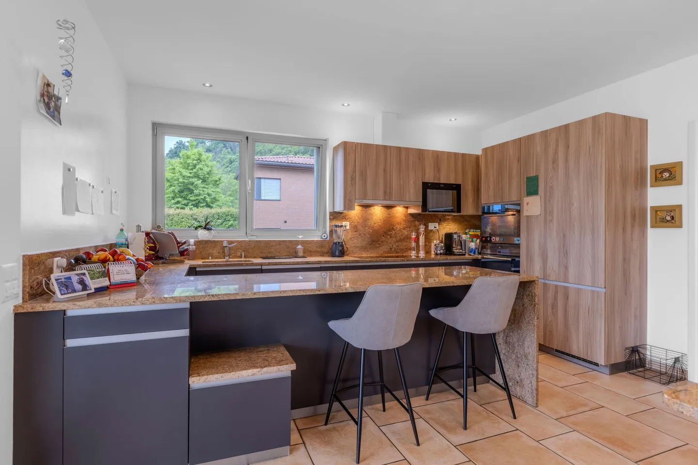 PRACHTIGE UND GERÄUMIGE VILLA 5.5 MIT GARTEN UND SCHWIMMBAD IN MANNO - Foto 5 von 12
