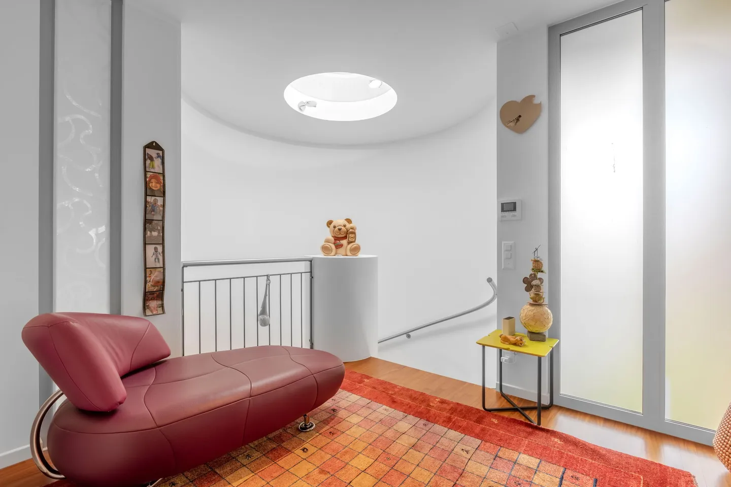 VILLA MODERNE ET SPACIEUSE 5.5 COMME NEUVE AVEC PISCINE À MANNO - Photo 6 sur 13