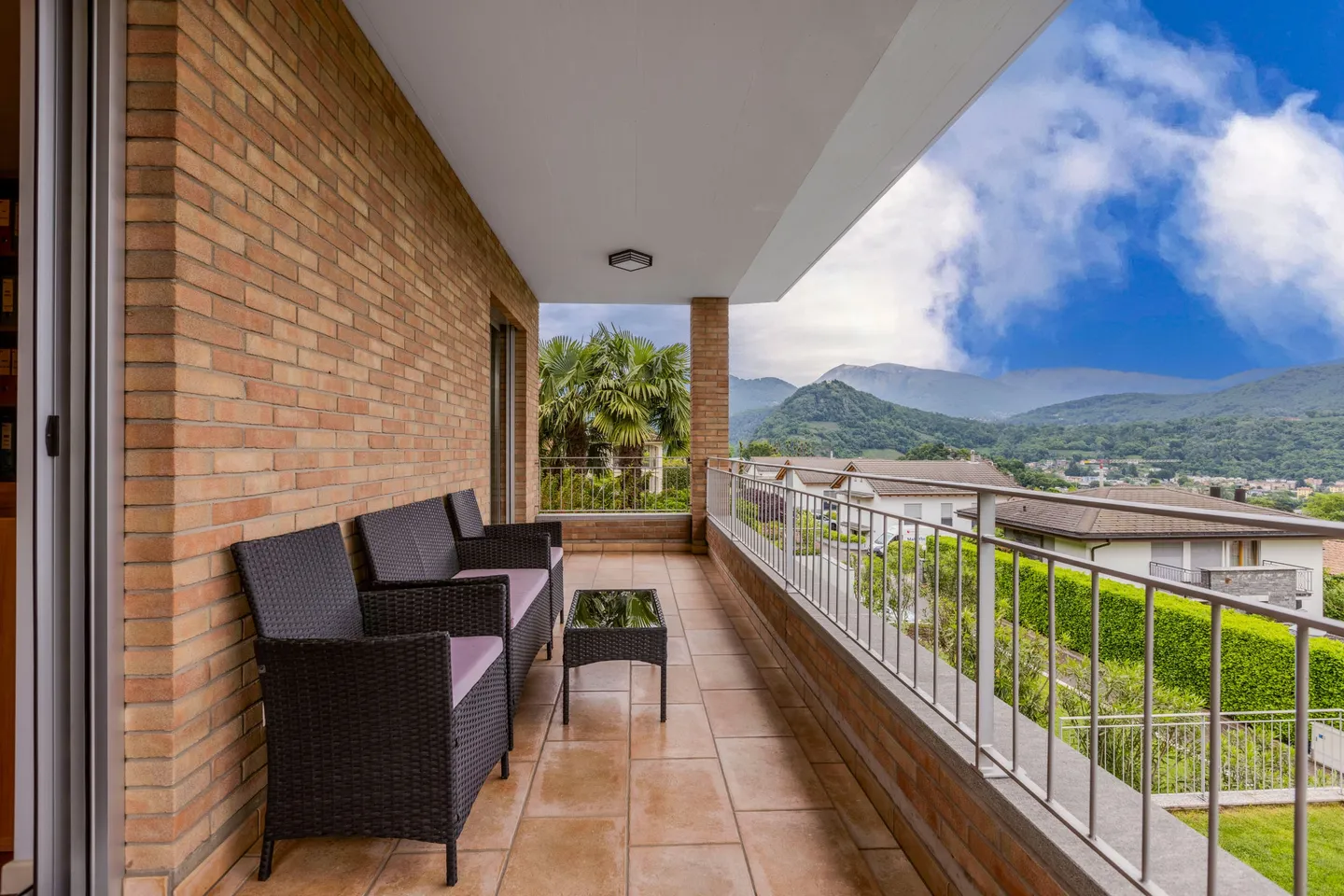 PRACHTIGE UND GERÄUMIGE VILLA 5.5 MIT GARTEN UND SCHWIMMBAD IN MANNO - Foto 8 von 12
