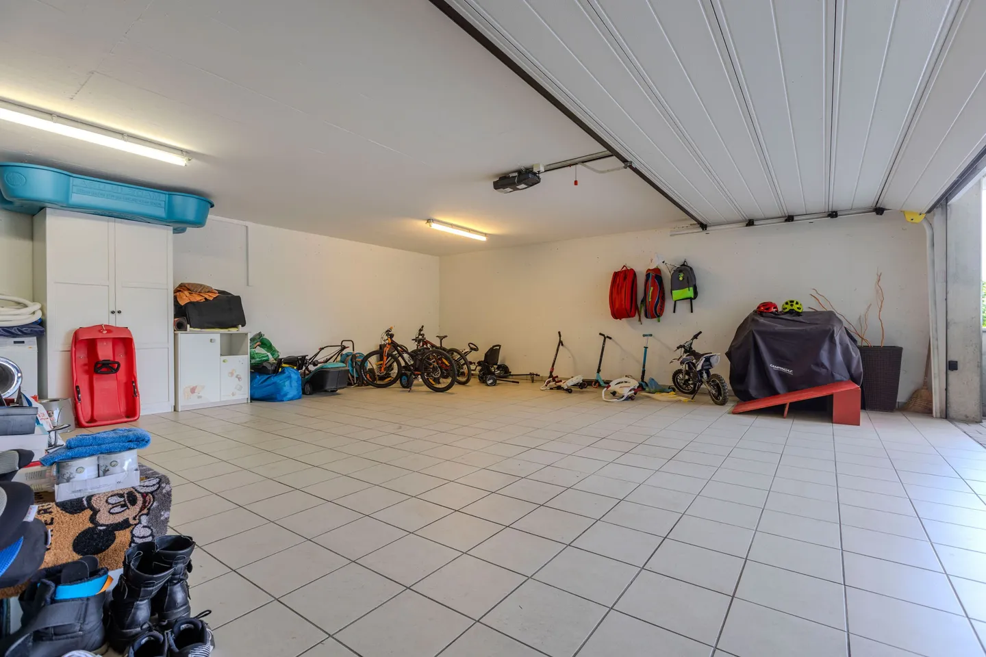 VILLA MODERNE ET SPACIEUSE 5.5 COMME NEUVE AVEC PISCINE À MANNO - Photo 13 sur 13