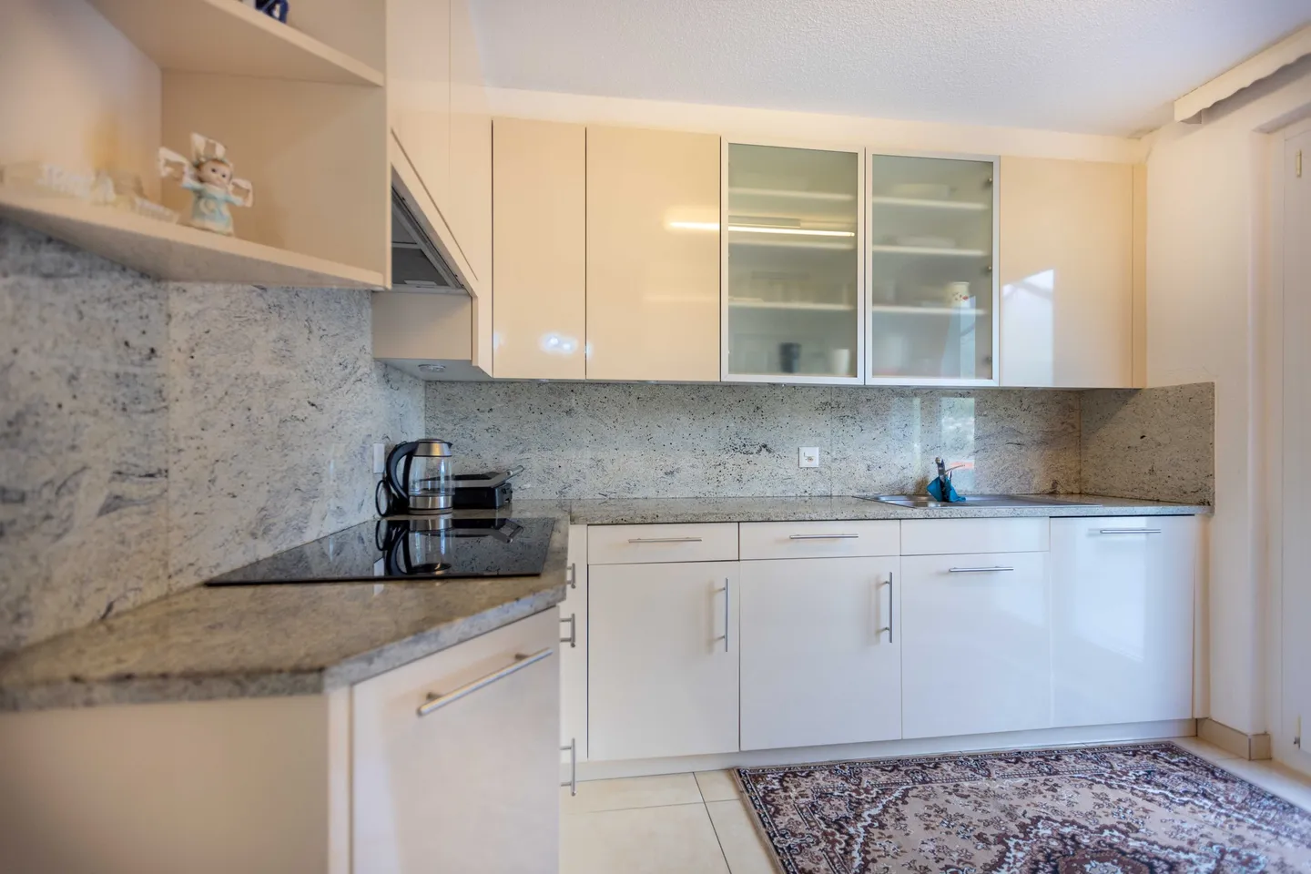 BARGAIN - RENOVATED SEMI-DETACHED VILLA WITH LAKE VIEW IN CANOBBIO - Photo 3 of 9