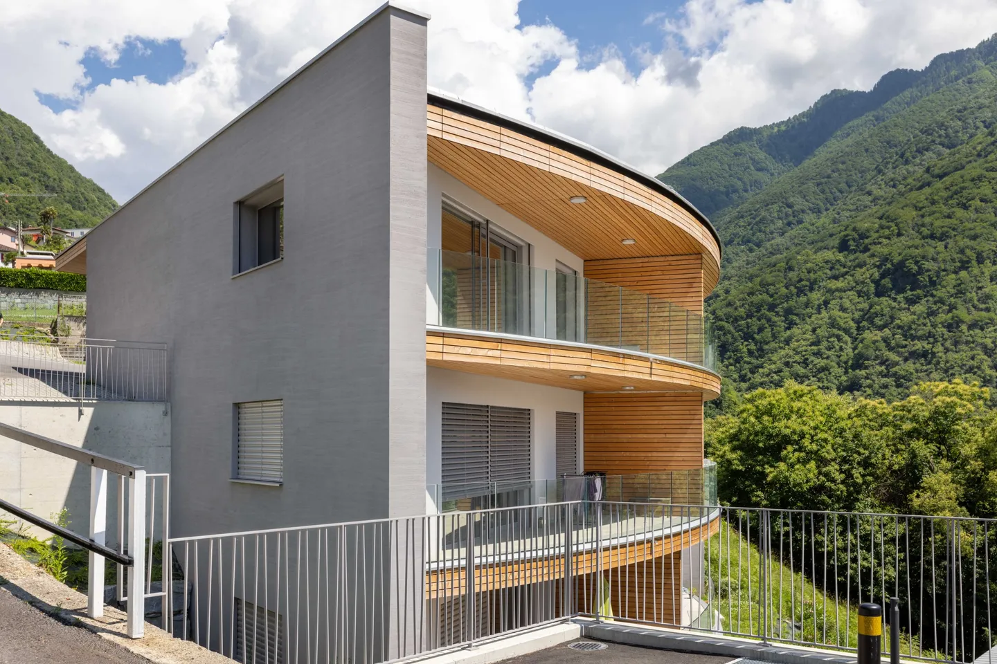 NEU UND MODERN 2.5 ZIMMER MIT TERRASSE IN PIANEZZO - Foto 8 von 9