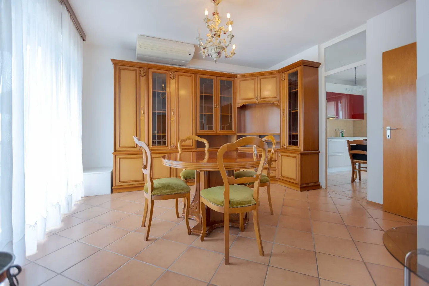 ANGEBOT - GERÄUMIGE 3.5 ZIMMER MÖBLIERT MIT 2 BALKONEN IN BALERNA - Foto 4 von 13