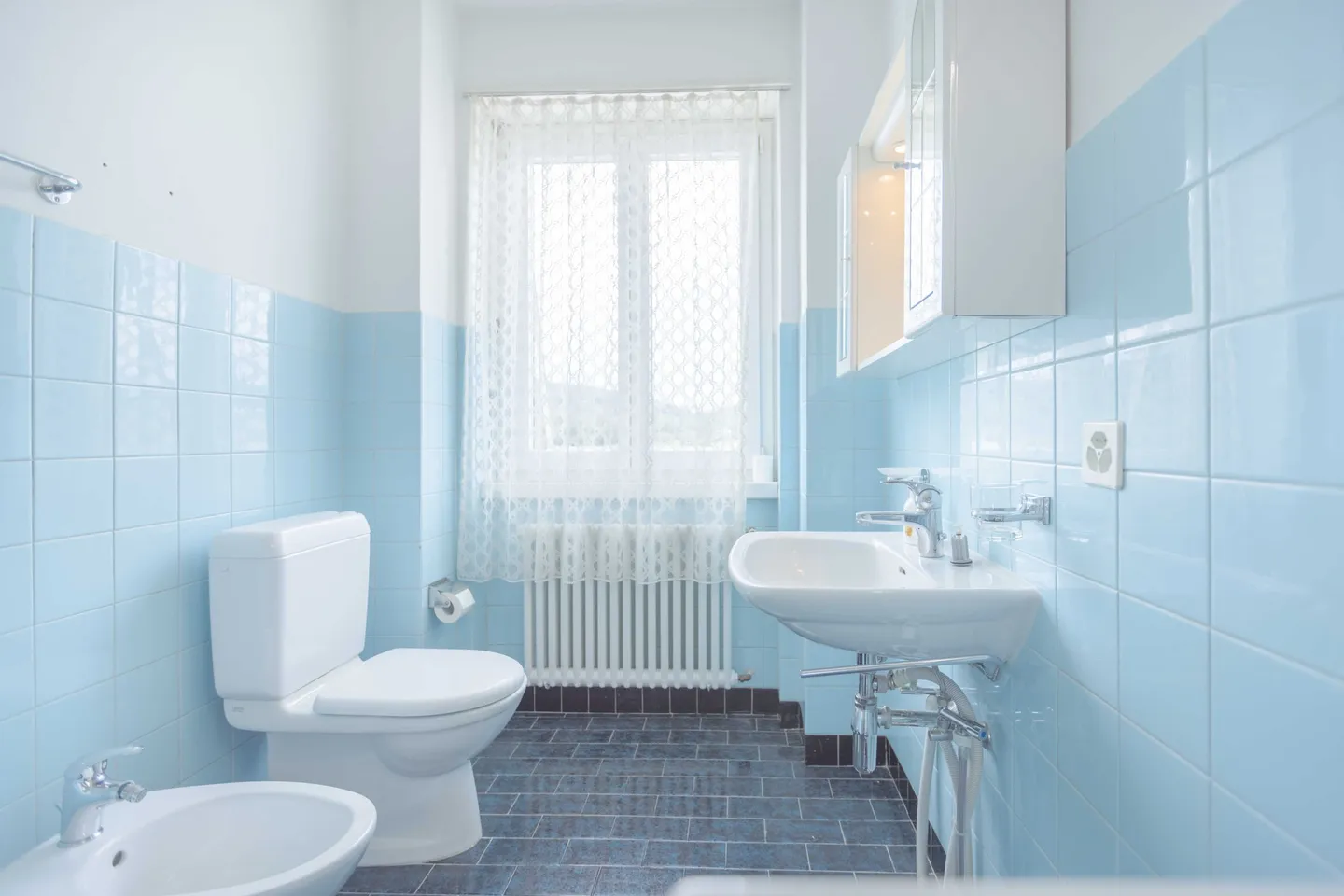 3.5 PIÈCES ENTIÈREMENT MEUBLÉES AVEC 2 BALCONS À BALERNA - Photo 7 sur 9