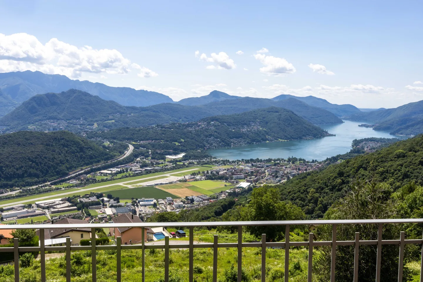 TASSO 0.80 - STUNNING 3.5 ROOMS WITH OPEN VIEW IN CADEMARIO - Photo 2 of 9