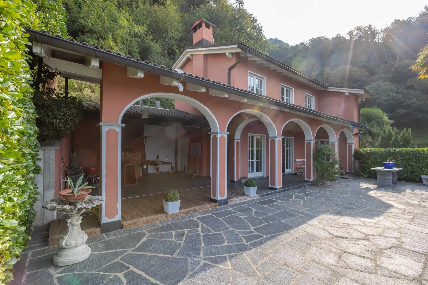 STUNDE VILLA 5.5 ZIMMER MIT SEEBLICK IN COLLINA D'ORO - Foto 1 von 11