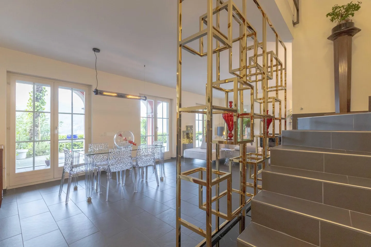 STUNDE VILLA 5.5 ZIMMER MIT SEEBLICK IN COLLINA D'ORO - Foto 5 von 11