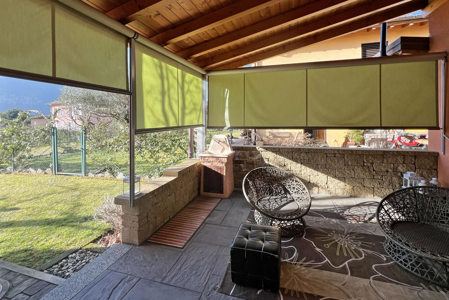 BELLISSIMA CASA 5.5 LOCALI CON AMPIO GIARDINO A MELANO - Foto 5 di 11