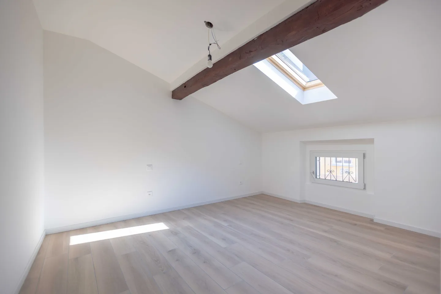 APPARTAMENTO 2.5 LOCALI MANSARDATO E RINNOVATO A CAPOLAGO - Foto 6 di 9