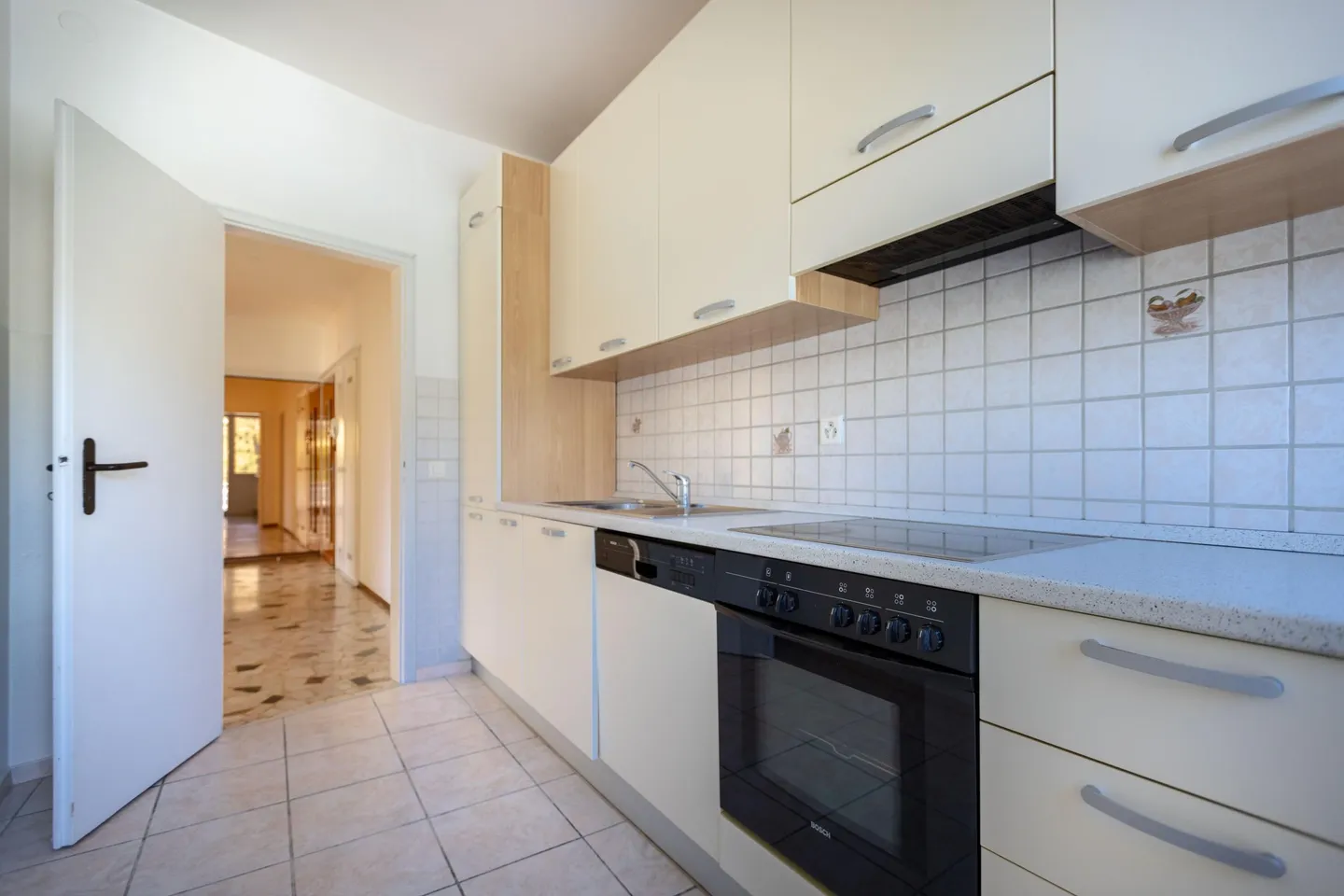 APPARTEMENT SPACIEUX ET LUMINEUX DE 3,5 PIÈCES À CHIASSO - Photo 2 sur 9
