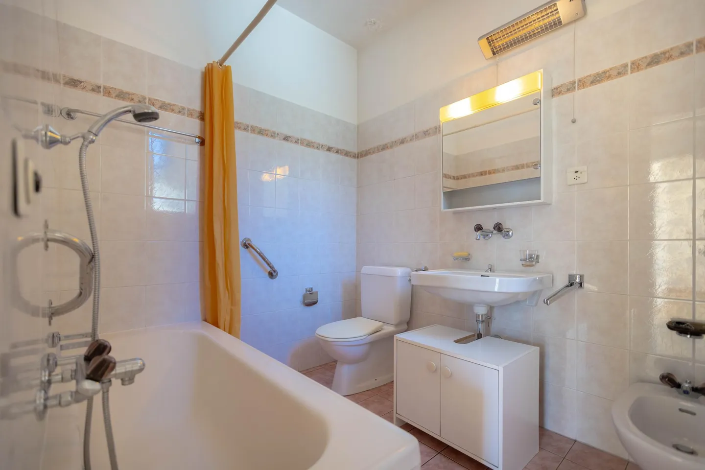 APPARTEMENT SPACIEUX ET LUMINEUX DE 3,5 PIÈCES À CHIASSO - Photo 8 sur 9