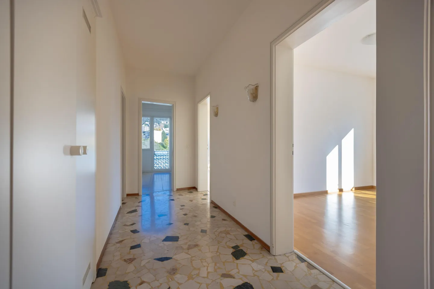 APPARTEMENT SPACIEUX ET LUMINEUX DE 3,5 PIÈCES À CHIASSO - Photo 5 sur 9