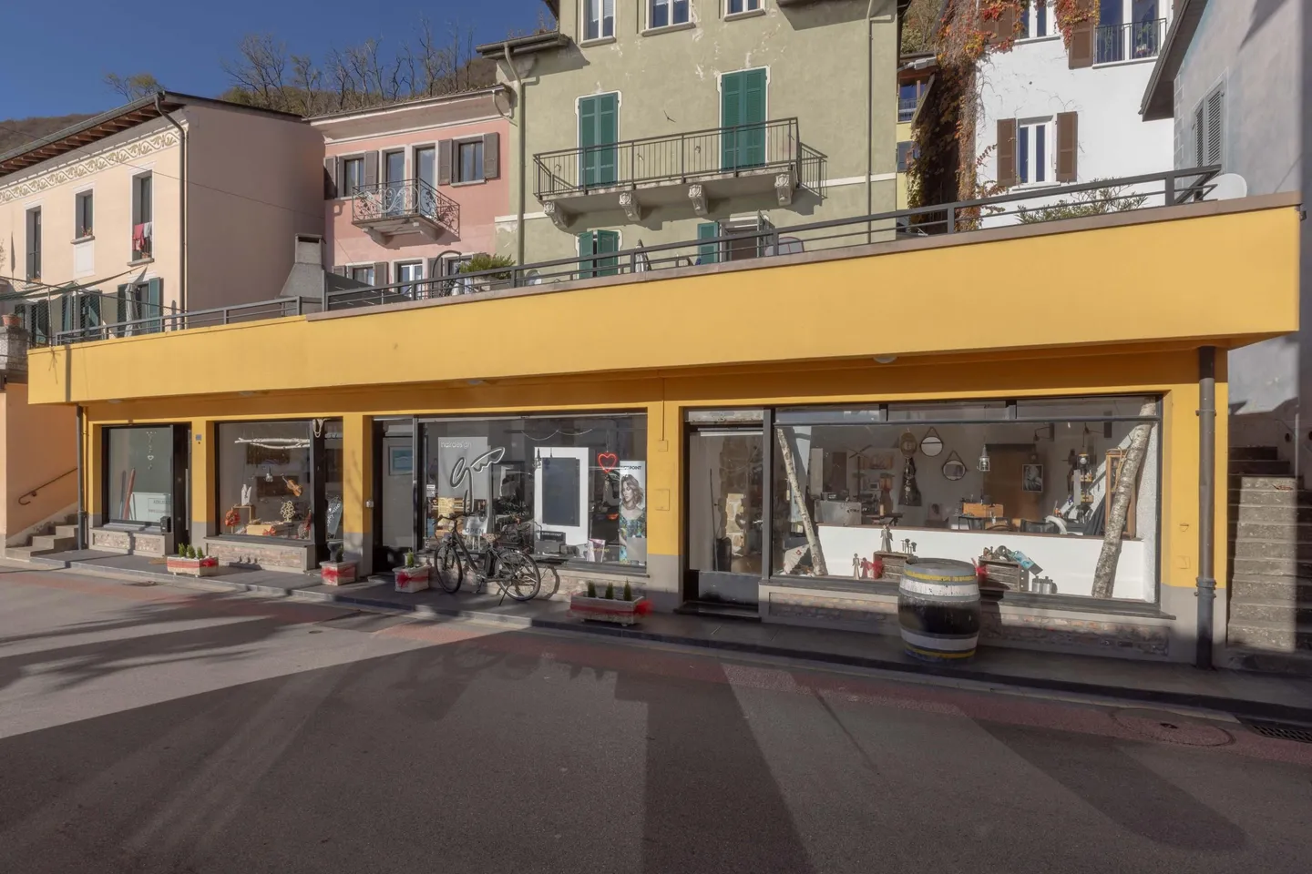 AMPIO SPAZIO COMMERCIALE 2 LOCALI SUL LUNGOLAGO A MELIDE - Foto 9 di 9
