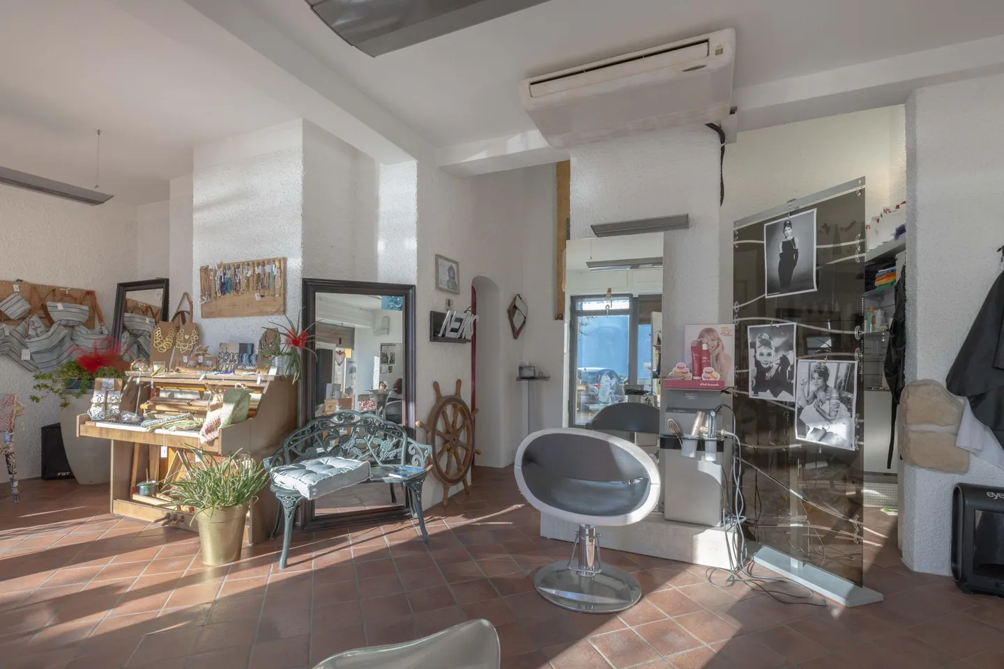 AMPIO SPAZIO COMMERCIALE 2 LOCALI SUL LUNGOLAGO A MELIDE - Foto 5 di 9