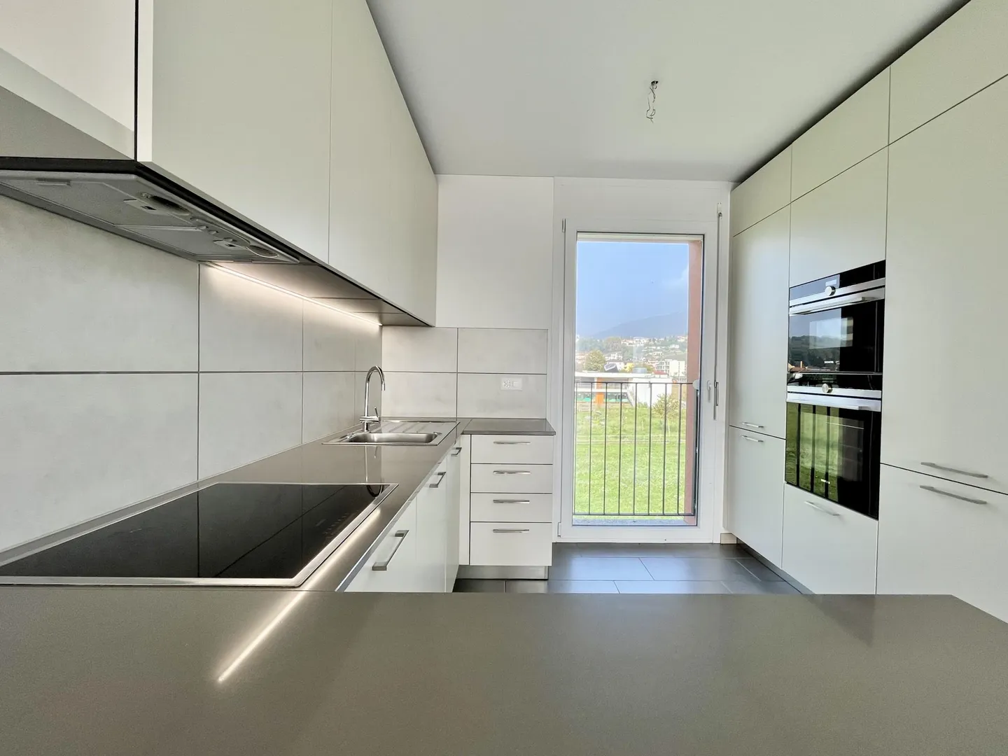 AFFITTASI STUPENDO 4.5 LOCALI DUPLEX CON TERRAZZA A STABIO - Foto 2 di 9