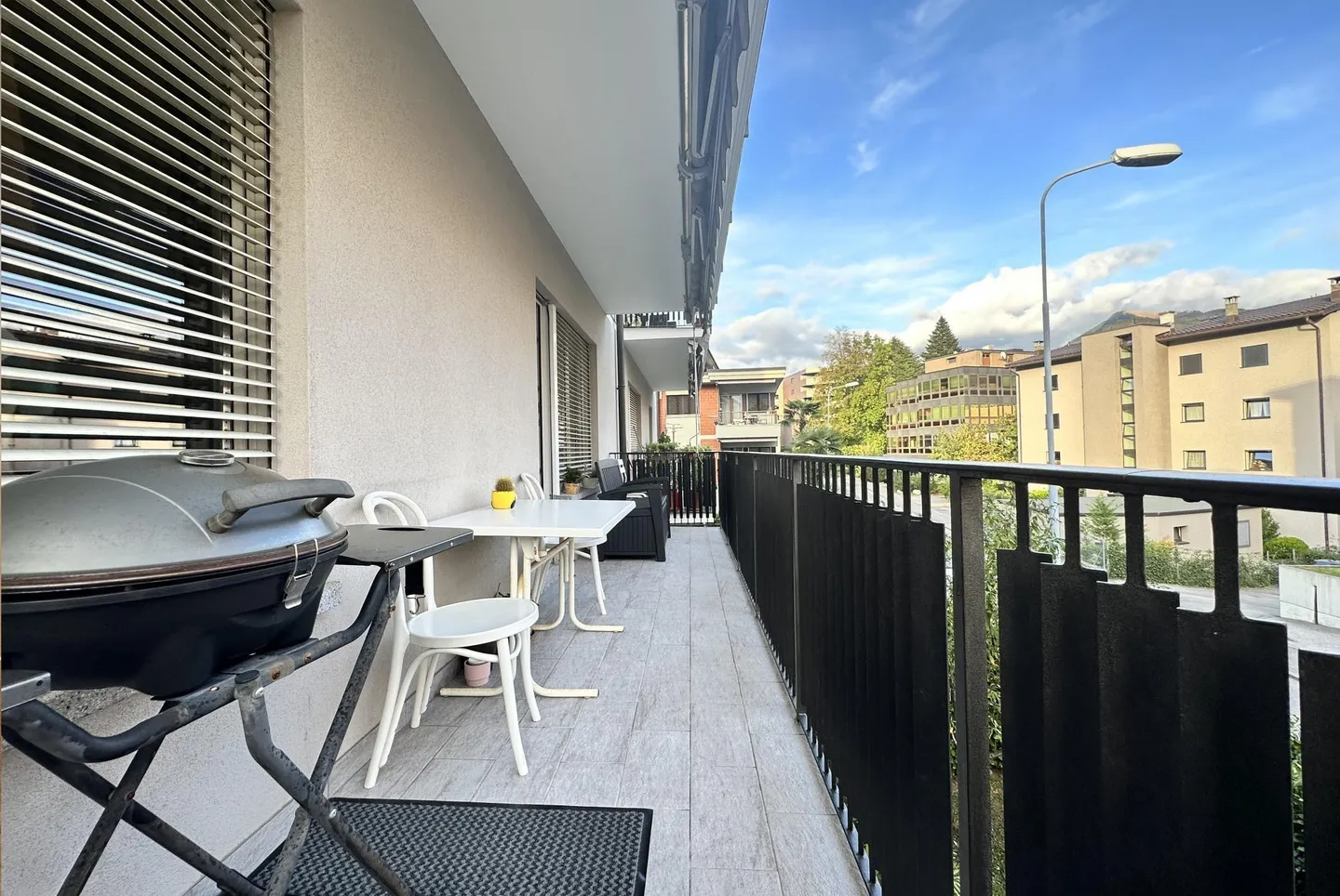 SCHÖNE 4.5 ZIMMER MIT GROSSER BALKON IN LUGANO-BREGANZONA - Foto 4 von 9