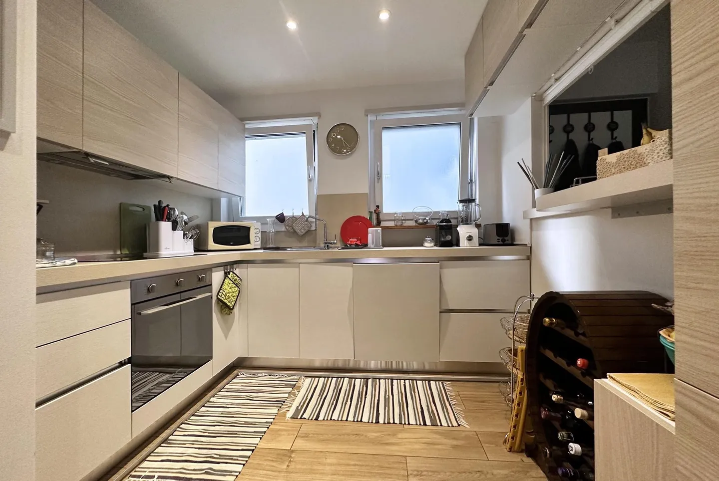 SCHÖNE 4.5 ZIMMER MIT GROSSER BALKON IN LUGANO-BREGANZONA - Foto 5 von 9